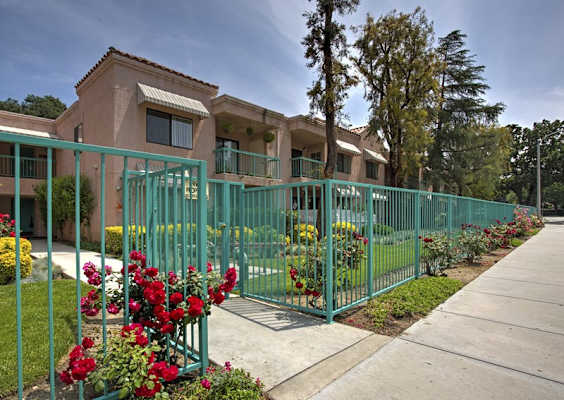 Whispering Oaks Apts property